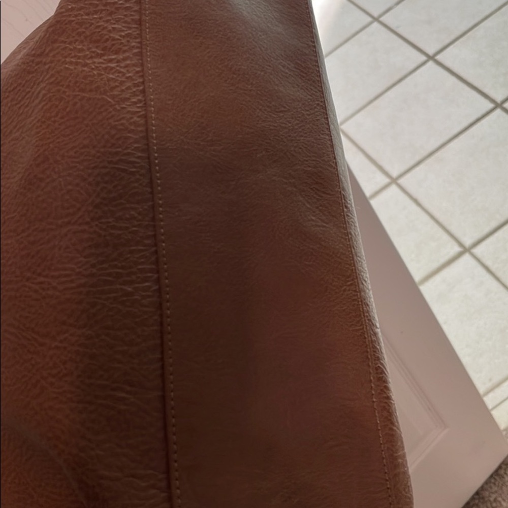 Ladies shoulder bag brand is Chinese Laundry